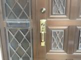 玄関ドア　アミティハンドル鍵交換